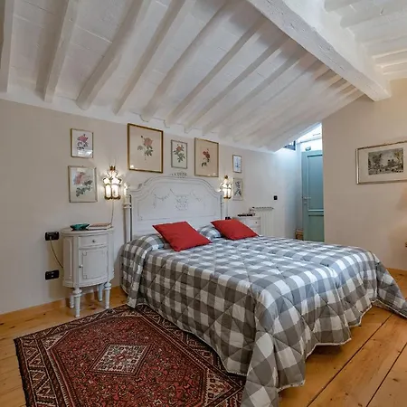 Small Luxury Houses